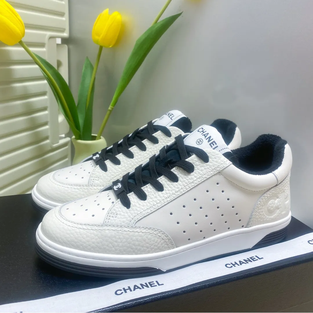 👟👟Ex-factory price 480🐹🐹Women's shoes, women's clothing chanel~~Chanel's latest 2022 panda shoes, skateboard shoes, sneakers, out of stock king @counters are out of stock everywhere〰It's hard to reserve even if you have money❗️ The fresh splicing style is really super nice...Xiaohongshu, Internet celebrity anchors, and blog owners have already started to call ❤ Original calfskin fabric, original towel lining, logo stamping process, two-color T👟👟 ex-factory price U outsole, lasting process, foot pad latex all custom molded... 🎁Supporting packaging 35-40 regular size